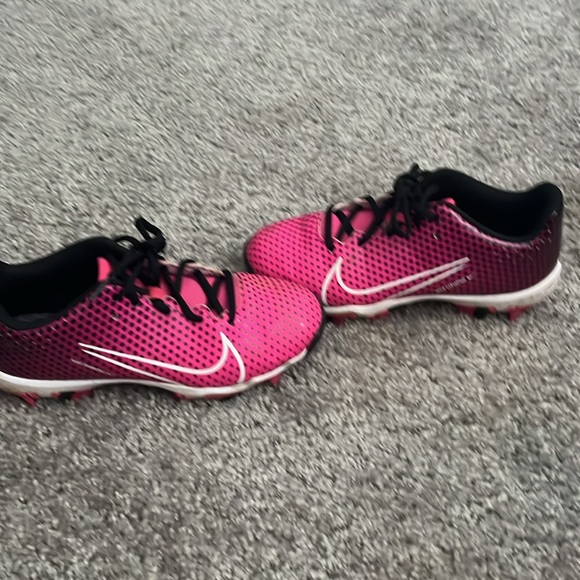 Good soccer cleats if you have a daughter that plays soccer - Picture 5 of 5